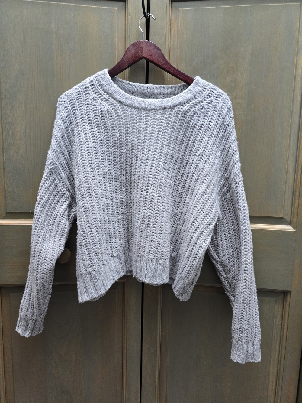 American Eagle Outfitters Light Gray Chunky Knit Crewneck Sweater